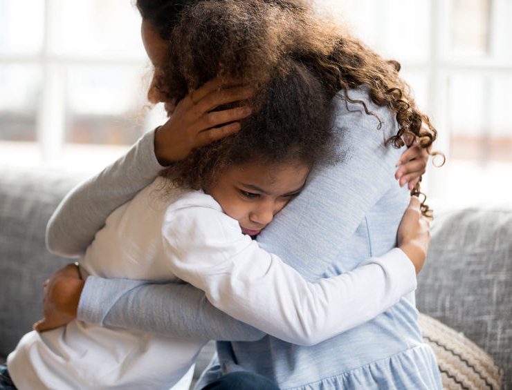 Helping your child deal with common fears (from babies to teens)